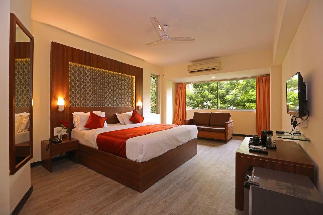 Hotel Shantidoot, Dadar Malad Exterior photo
