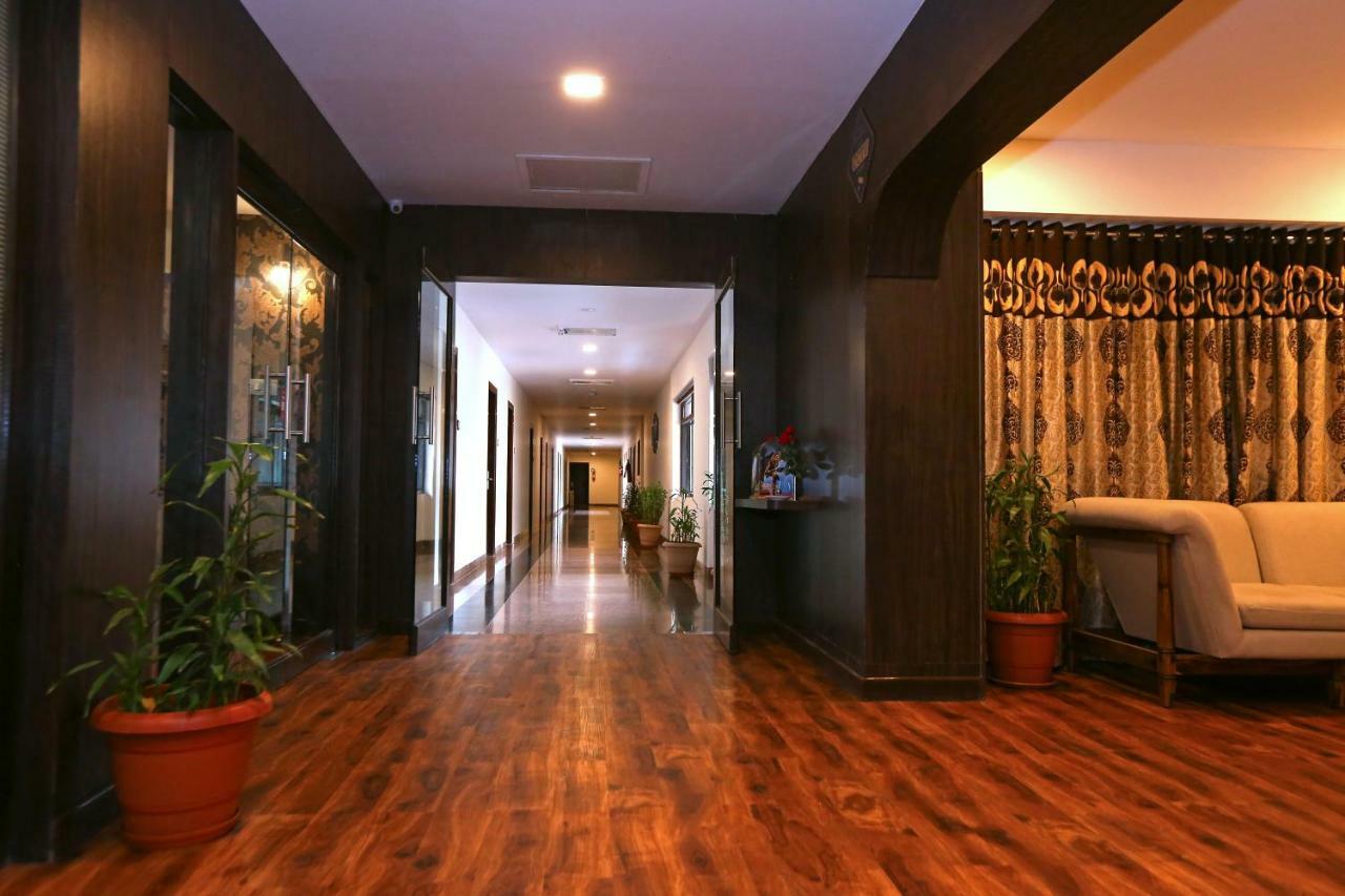 Hotel Shantidoot, Dadar Malad Exterior photo