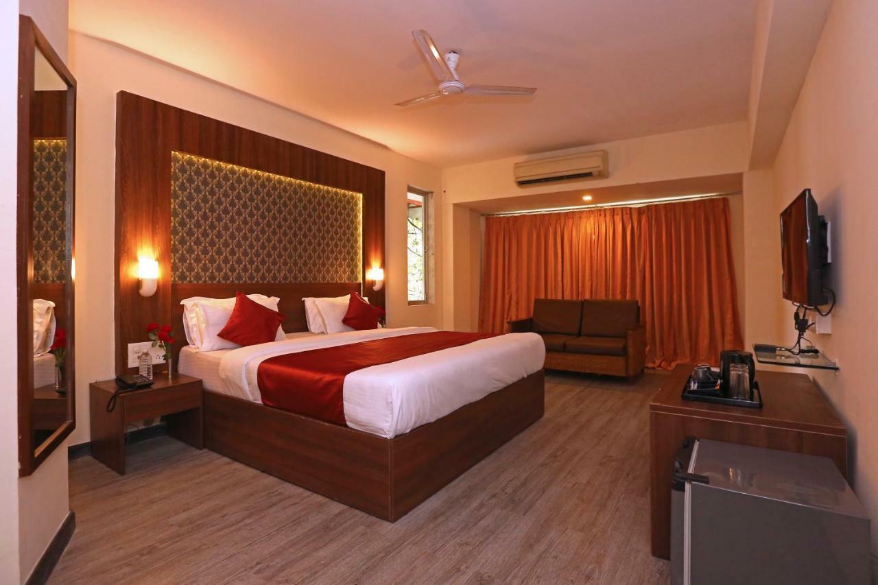 Hotel Shantidoot, Dadar Malad Exterior photo